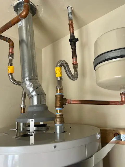 Water heater installation and plumbing repair in Lakebelle